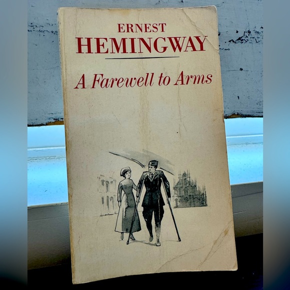Ernest Hemingway - Picture 1 of 12